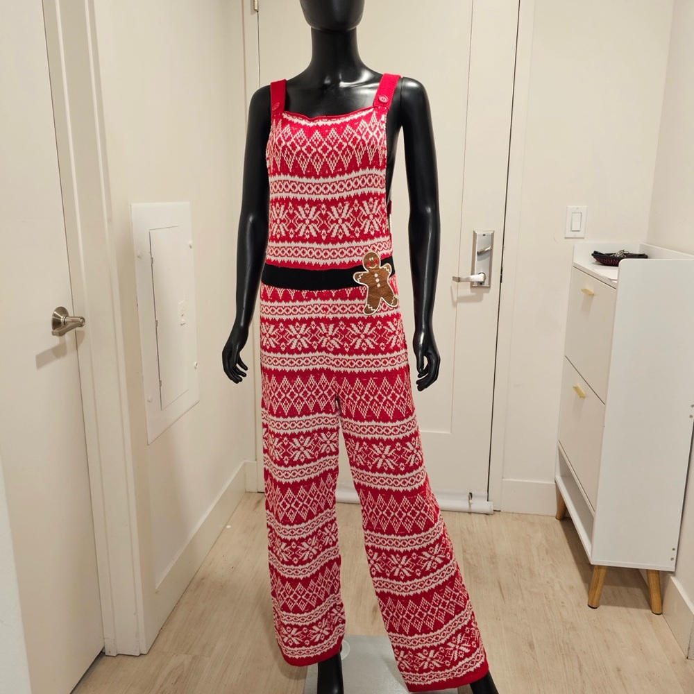 Red and White Geometric Jumpsuit with Wide-Leg Design